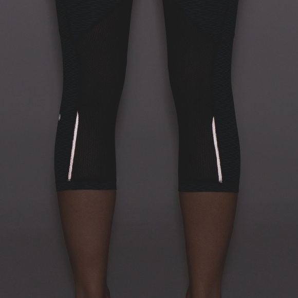 Lululemon Outrun 17" Crop
Score Jacquard Black Indian Ocean / Black - Picture 12 of 16